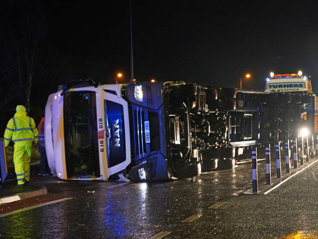Storm Arwen leidt in VK tot doden en grootschalige stroomuitval