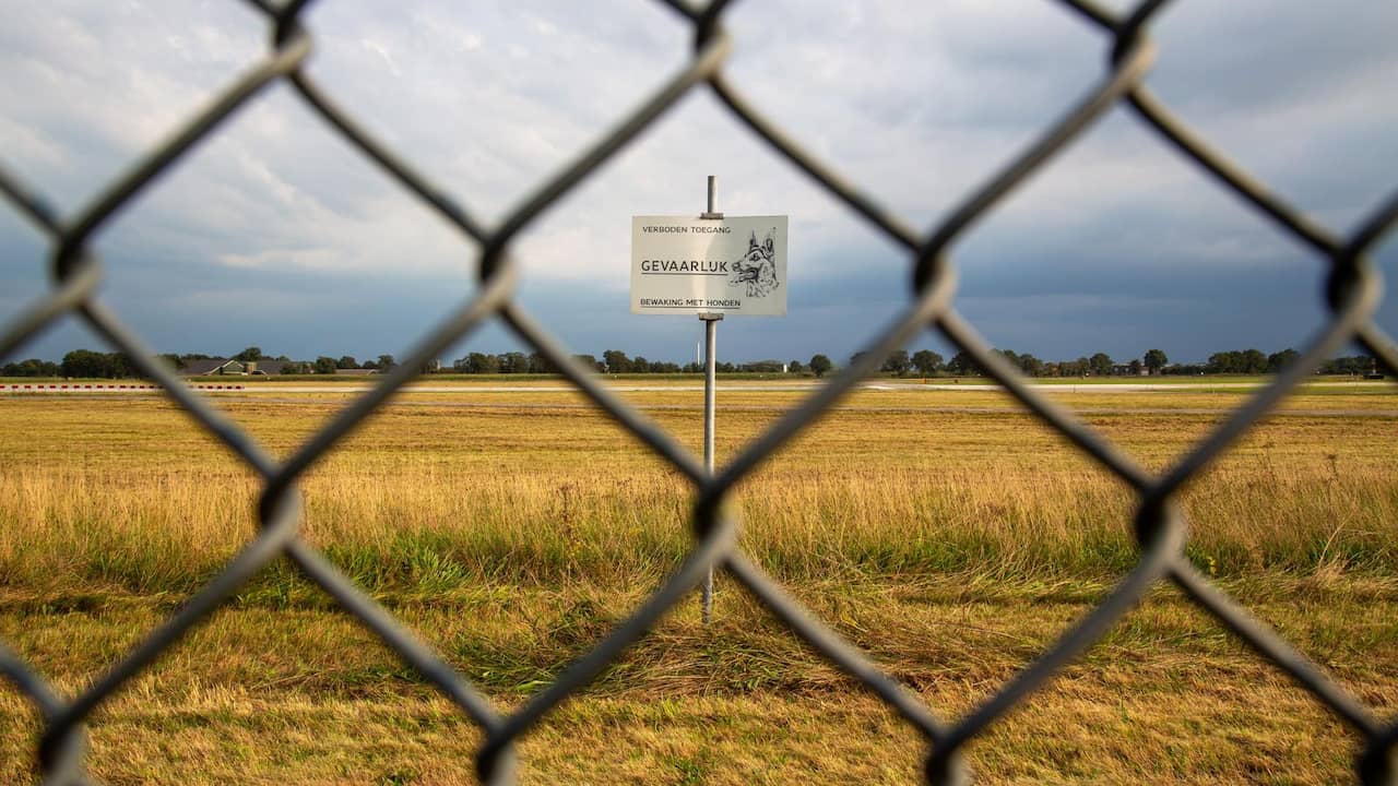 Drones gezien boven vliegbasis Volkel, Defensie zet wapens in om ze neer te halen