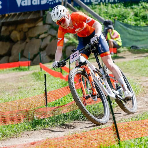Puck Pieterse vierde op WK mountainbike: 'Vervelende plek, maar ik ben blij'
