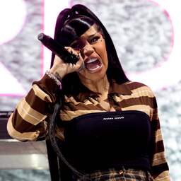 Cardi B aangeklaagd voor mishandeling na gooien microfoon tijdens show in 2023