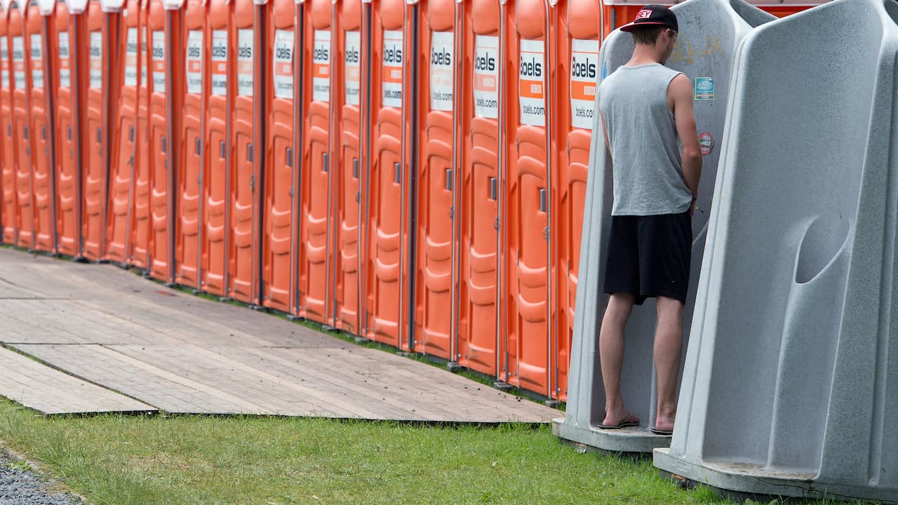 Vrouw moet toch boete voor wildplassen Leidseplein betalen | Amsterdam