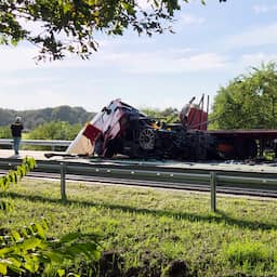 Twee vrachtwagenchauffeurs omgekomen bij groot ongeluk op N48 bij Zuidwolde
