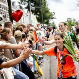 In beeld | Tienduizenden wandelaars voltooien in Nijmegen de Vierdaagse