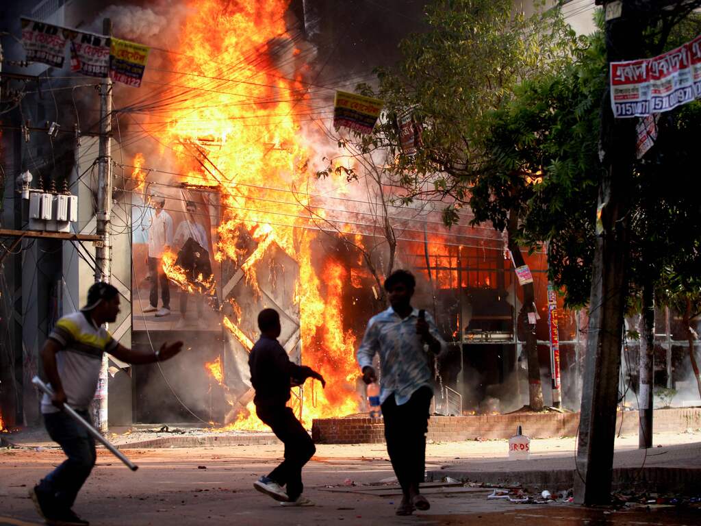 Zeker 91 doden bij rellen in Bangladesh, mobiel internet uitgeschakeld