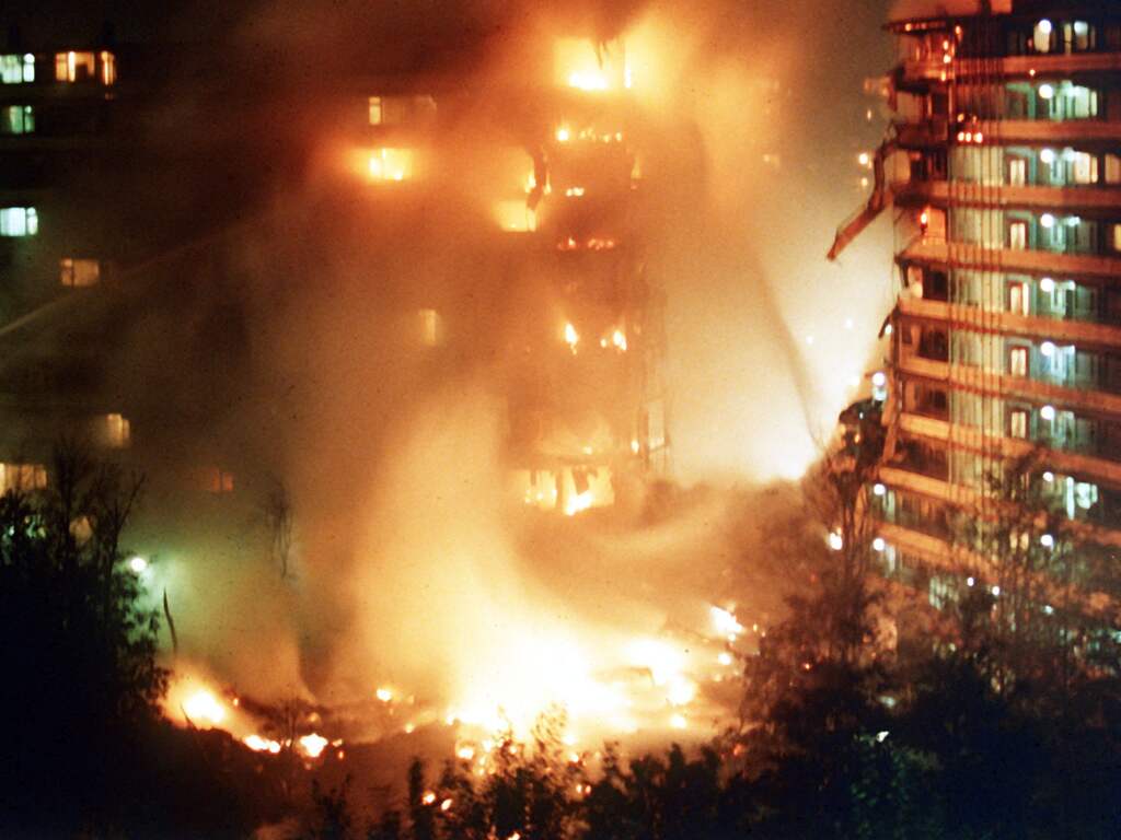 Zeker 43 doden, mannen in witte pakken: dit was de Bijlmervliegramp