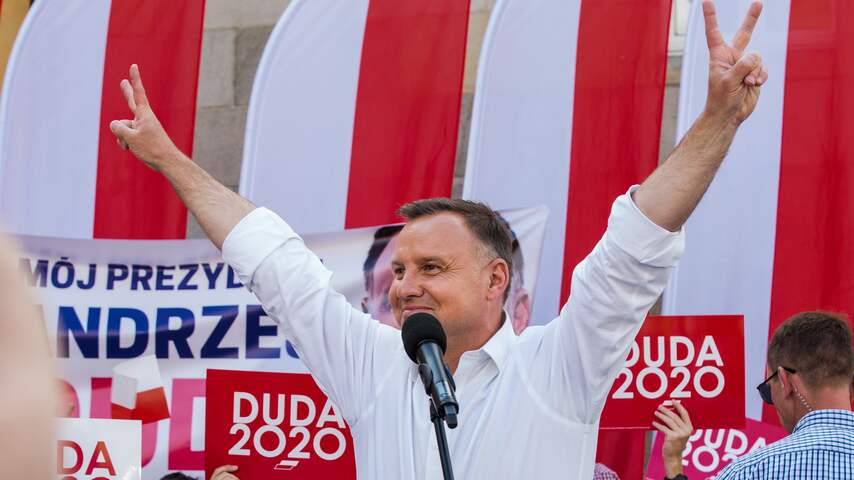 Wie is de controversiële Poolse president Duda?