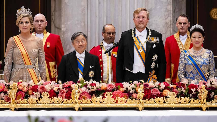 Koning erkent oorlogsleed tijdens diner met Japanse keizer ...