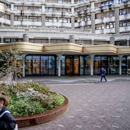 Man die met mes Tweede Kamer binnendrong wilde volgens OM niemand steken