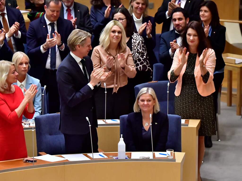 Binnen paar uur afgetreden premier van Zweden week later opnieuw verkozen