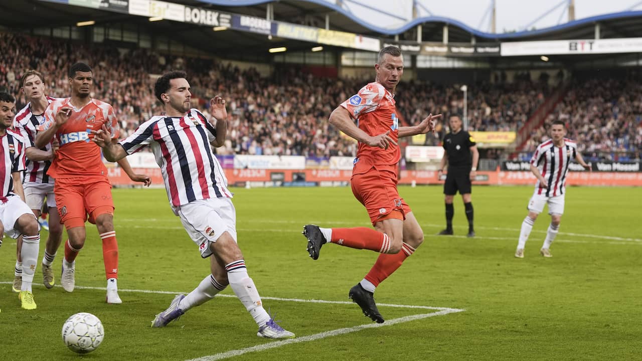 Live play-offs | Willem II op achterstand na blunder Van Loon, Ould-Chikh scoort