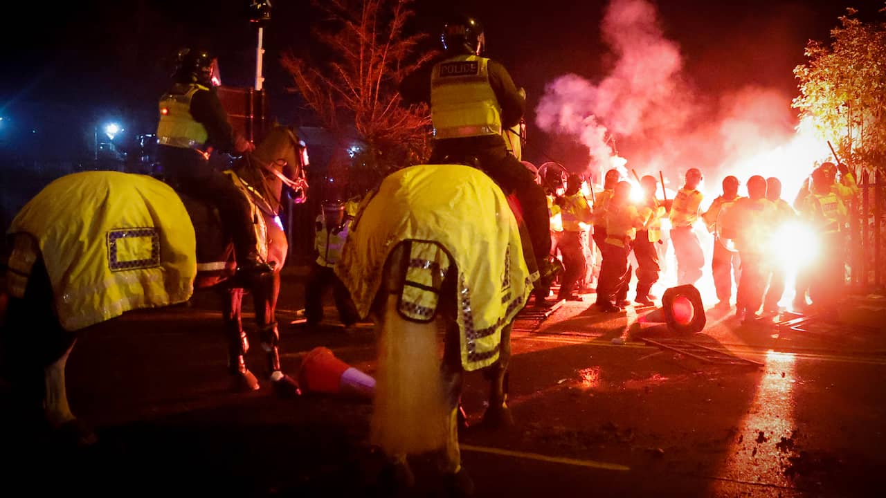 Legia-fans rellen ook rond duel met Aston Villa, drie agenten gewond ...