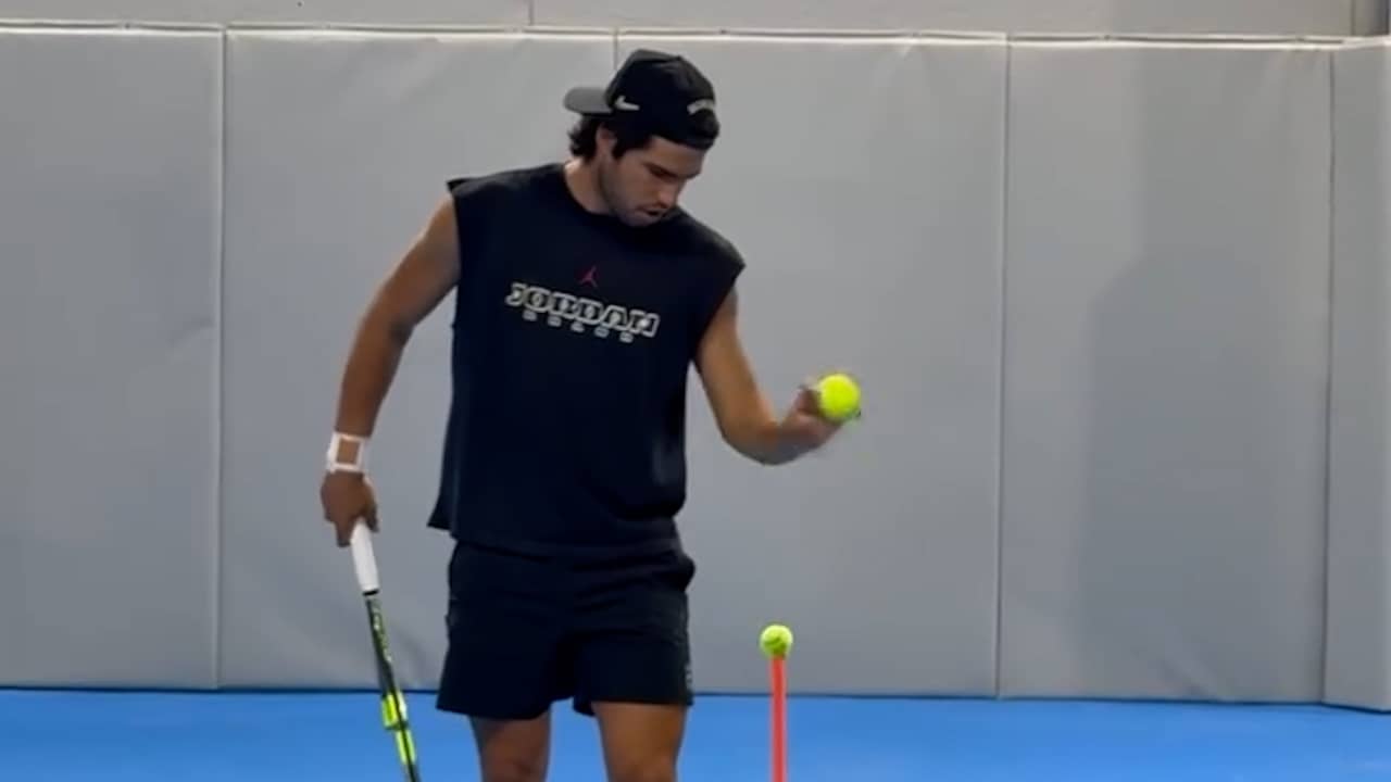 Carlos Alcaraz deelt beelden van revalidatie op tennisbaan