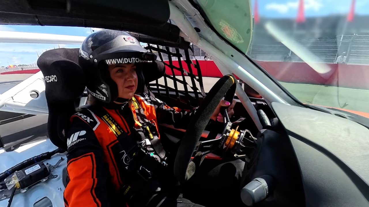 Video | Beune en De Boo racen tegen elkaar op TT Circuit Assen