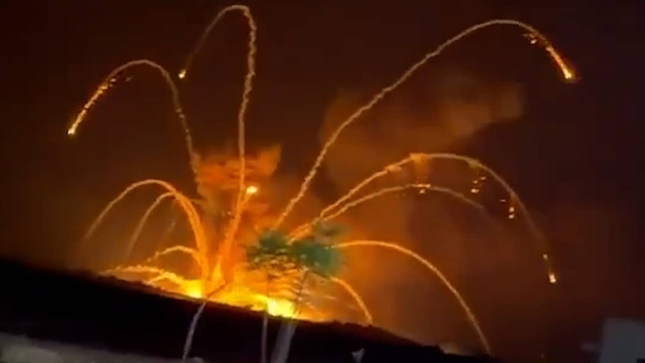 Foto bij Video | Grote explosie in Syrië na ontploffing bij wapenopslag