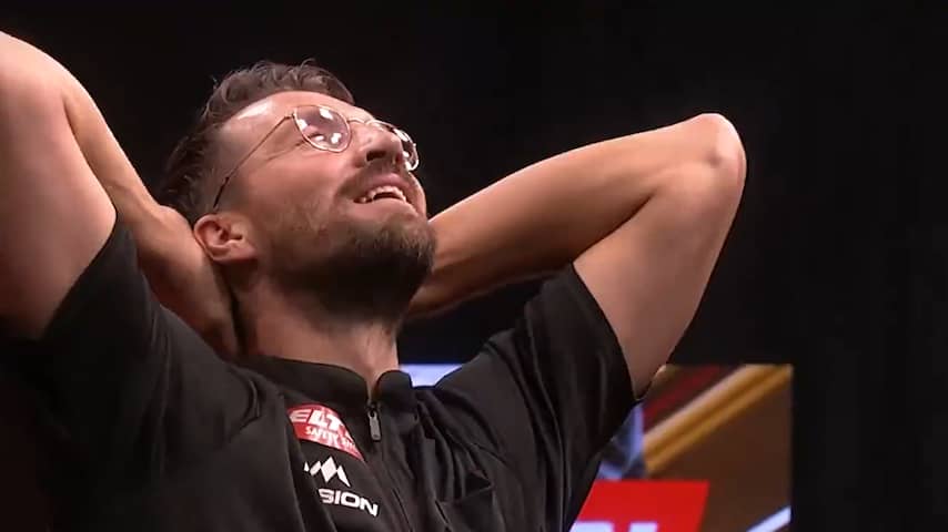 Voormalig topamateurvoetballer Heine Uuldriks stunt bij zijn profdebuut als darter