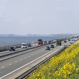 Afsluitdijk in beide richtingen dicht door technische problemen