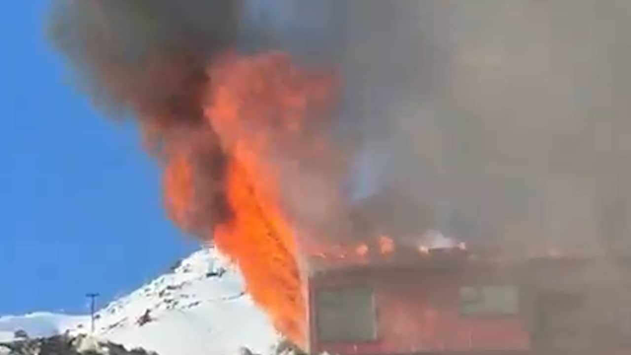 Video | Brand uitgebroken bij skiresort in Chileense bergen