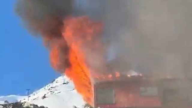 Brand uitgebroken bij skiresort in Chileense bergen