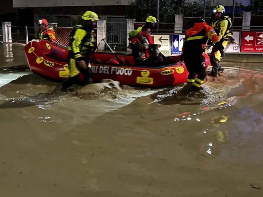 Minstens acht doden en vier mensen vermist door noodweer in Italië