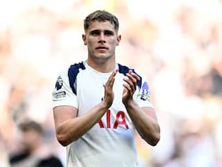 Micky van de Ven is nieuwe aanvoerder van Tottenham, maar mist competitiestart