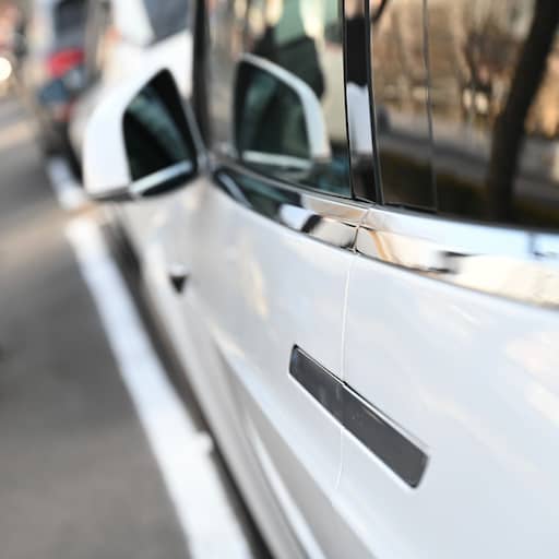 China roept miljoenen Tesla's terug vanwege 'onvindbare' deurklinken