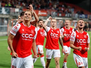 MVV evenaart droomstart van 1977, Vitesse lijdt pijnlijke nederlaag