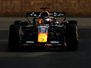 Verstappen klokt derde tijd in tweede vrije training Bakoe, Russell razendsnel