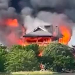 Video | Villa van Amerikaanse rechter gaat volledig in vlammen op