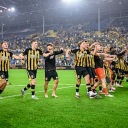 Vitesse geeft zege weg tegen Ajax in mogelijk laatste wedstrijd als profclub