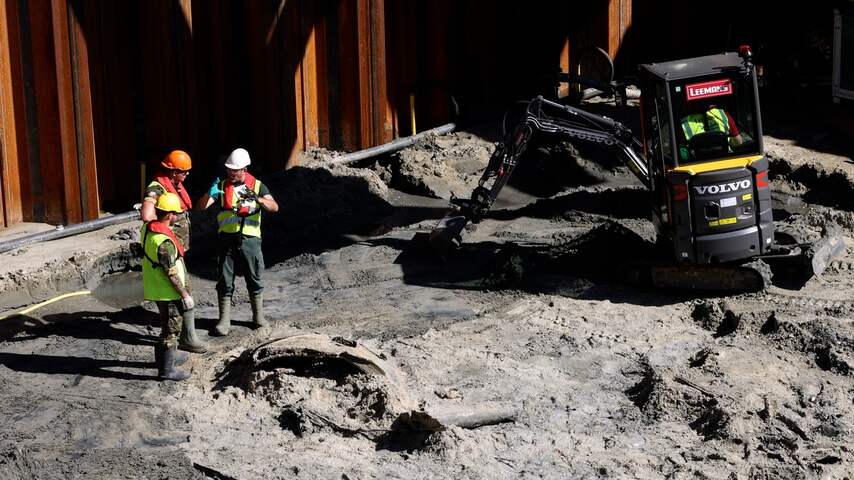 Defensie bergt Britse bommenwerper met mogelijk vermisten op IJsselmeer