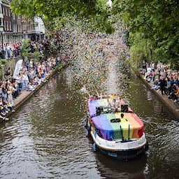 In beeld | Pridemaand begonnen met optochten en botenparade