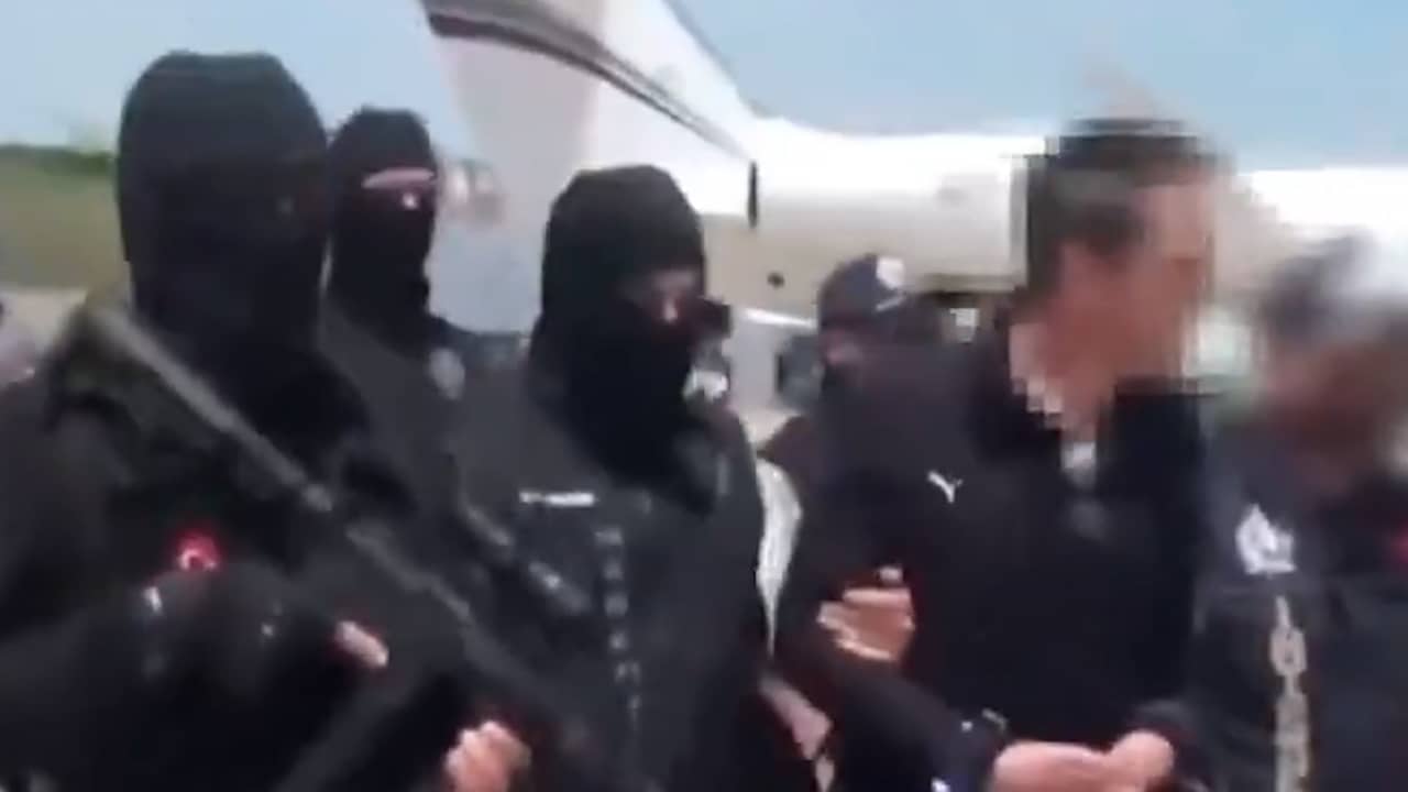 Video | Turkse politie brengt broer van 'Bolle Jos' naar vliegtuig richting Schiphol
