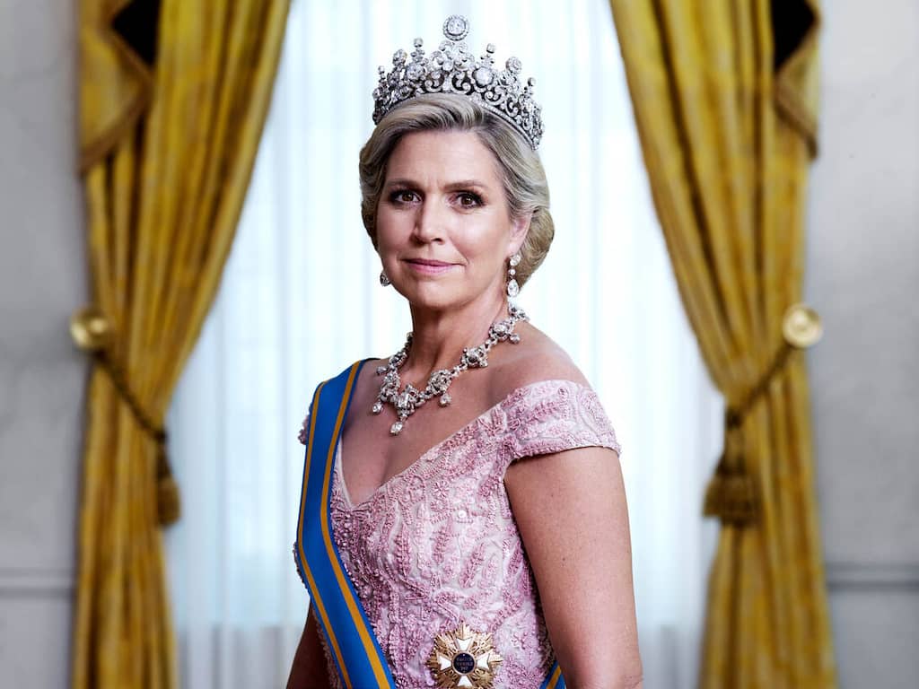 Nieuwe portretten van koning Willem-Alexander en koningin Máxima |  Koningshuis | NU.nl