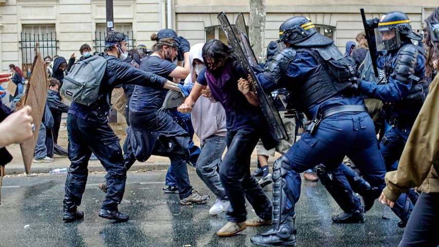Franse politie onderzoekt 'oorlogsgeweld' tegen jongeren bij onderwijsprotesten