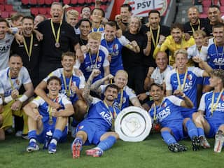 AZ verpulvert PSV in strijd om Johan Cruijff Schaal na vroege rode kaart Veerman