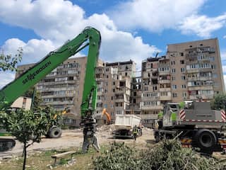 Terwijl Zelensky op NAVO-top wéér vraagt om luchtafweer, ligt Kyiv in puin