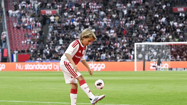 Ajax-talent moet na 3.085 keer hooghouden stoppen voor aftrap