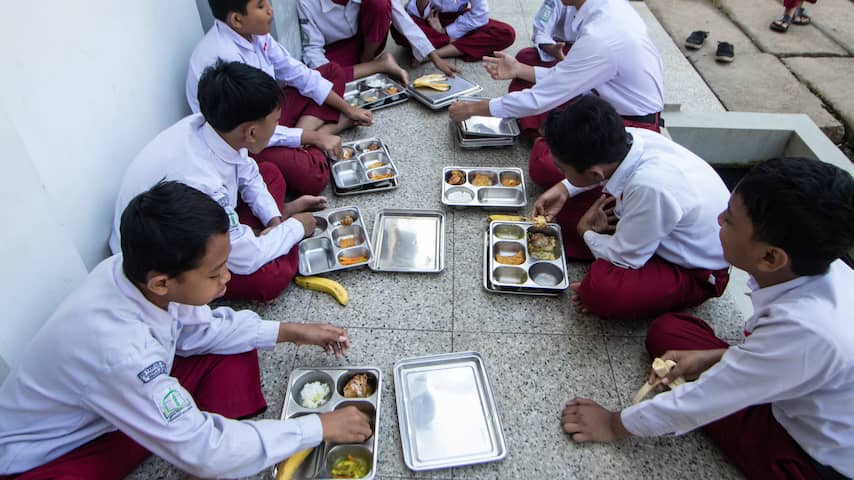 Ongeveer tweeduizend mensen in Indonesië ziek door gratis schoolmaaltijden