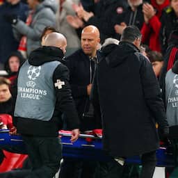 Slot leeft mee met zwaar geblesseerde Liverpool-spits Ekitike: 'Hartverscheurend'