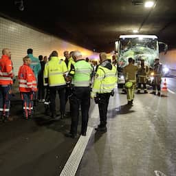 Bussen met AZ-fans botsen richting bekerfinale,één persoon naar ziekenhuis
