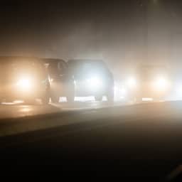 Code geel in zes provincies vanwege dichte mist tijdens ochtendspits