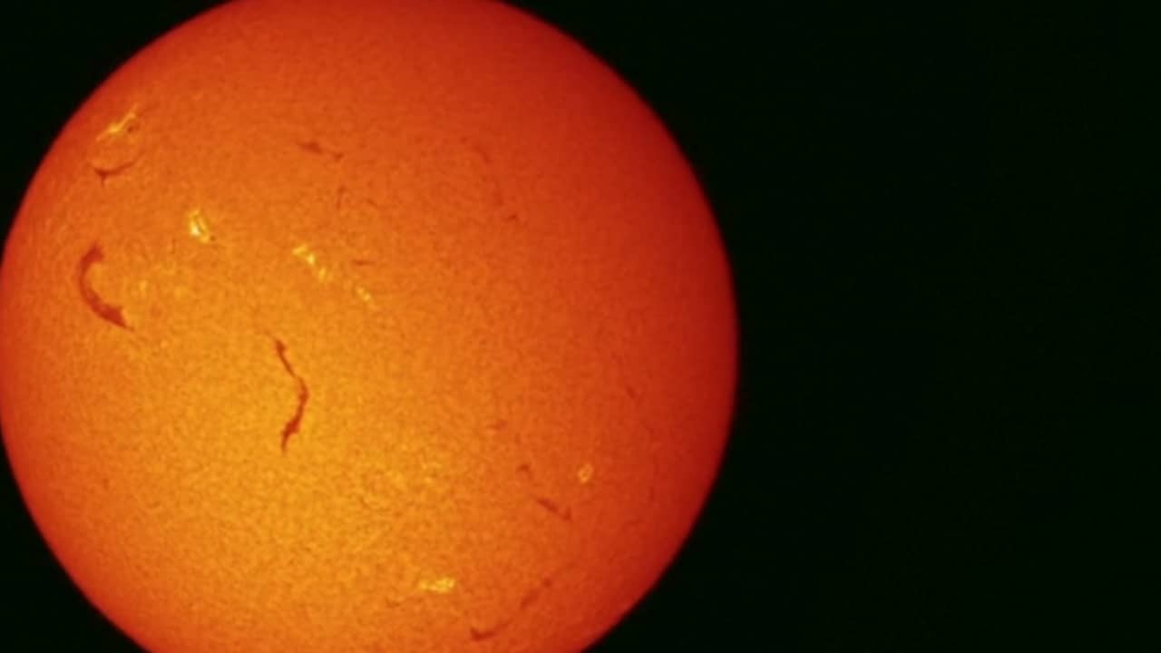 Kijk hier live naar de zonsverduistering boven Europa