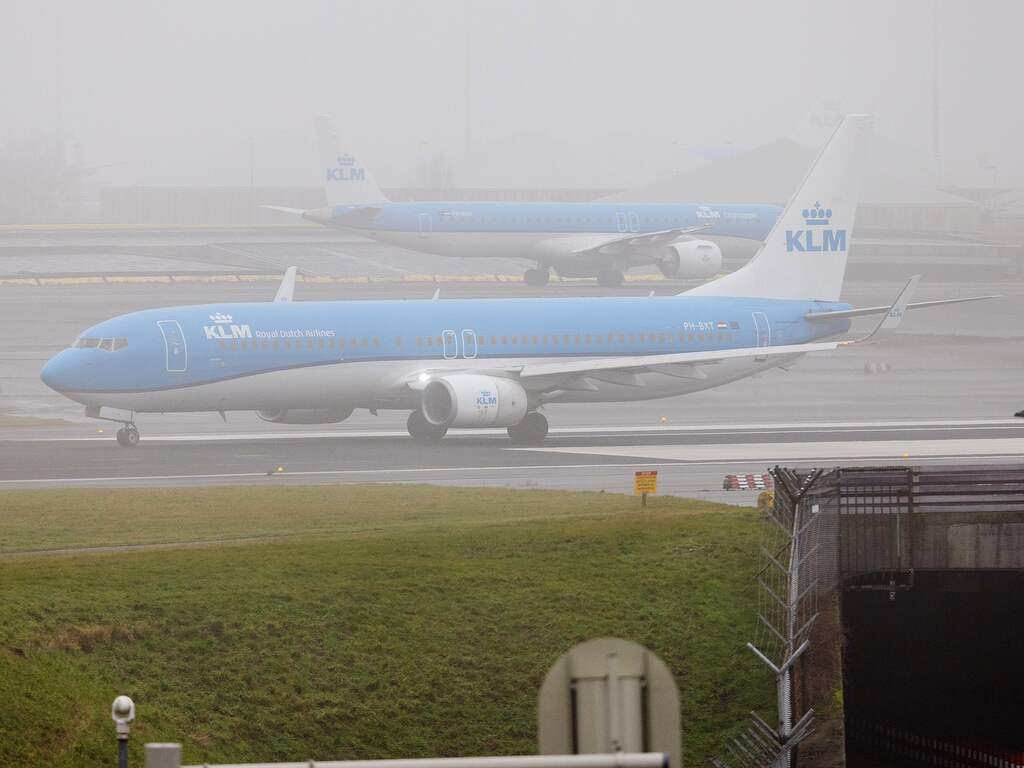 Code geel overal voorbij, opnieuw vluchten Schiphol geschrapt