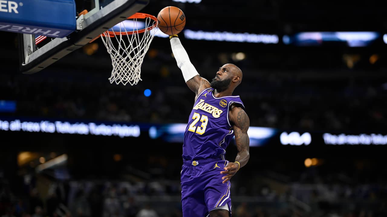 Basketbalicoon LeBron James schrijft geschiedenis met recordaantal