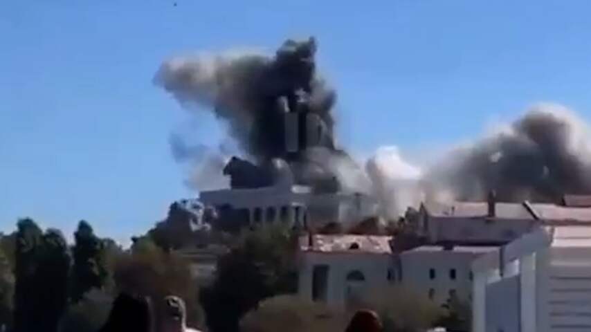 Omstander filmt hoe raket inslaat op hoofdkwartier Russische vloot