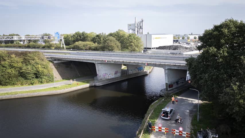 A28 bij Nijkerk onverwacht dicht door onveilige brug: files op N-wegen