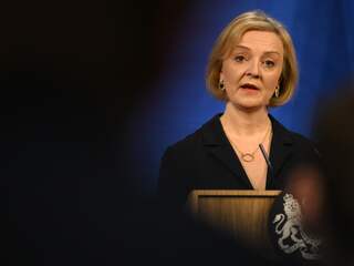 Truss denkt niet aan opstappen, maar zegt wel sorry voor 'gemaakte fouten'
